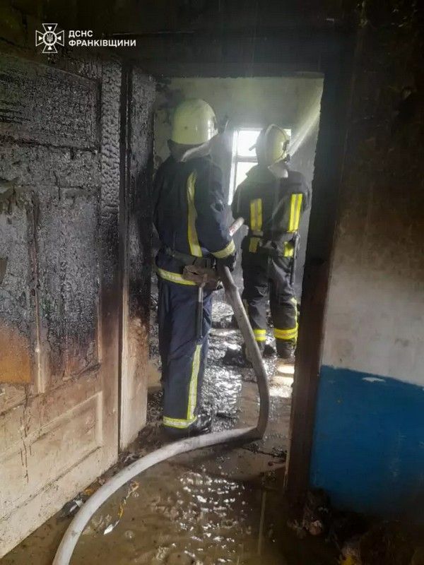 На Прикарпатті з вогню врятували 2-річну дитину 3