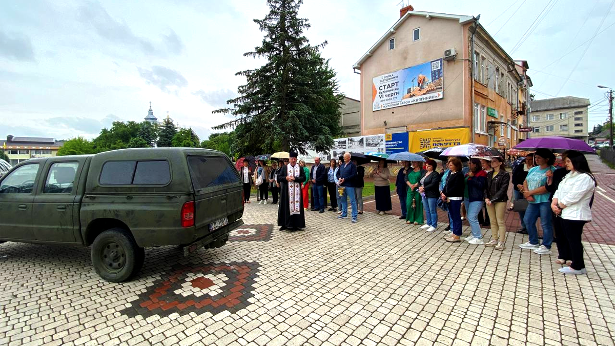 Городенківські освітяни придбали автівку для ЗСУ 2