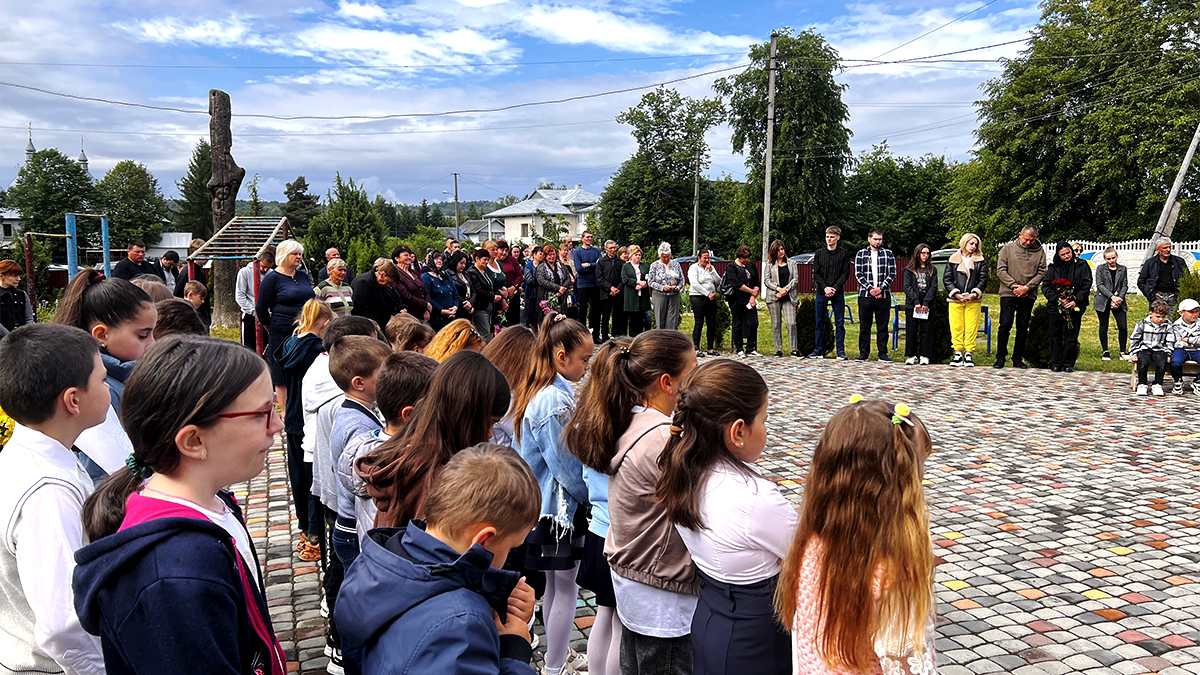 У Залуччі відкрили меморіальну дошку загиблому захиснику Тарасу Баришнікову 3