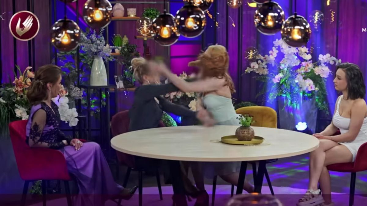 Дві прикарпатки побилися на шоу "Супермама" 1