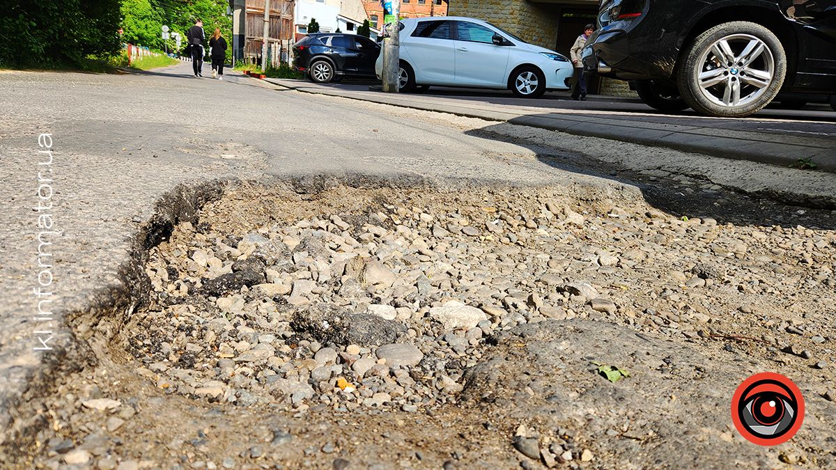 На вулиці Тарабалки у Коломиї підсипалу одну з найпроблемніших ділянок 6
