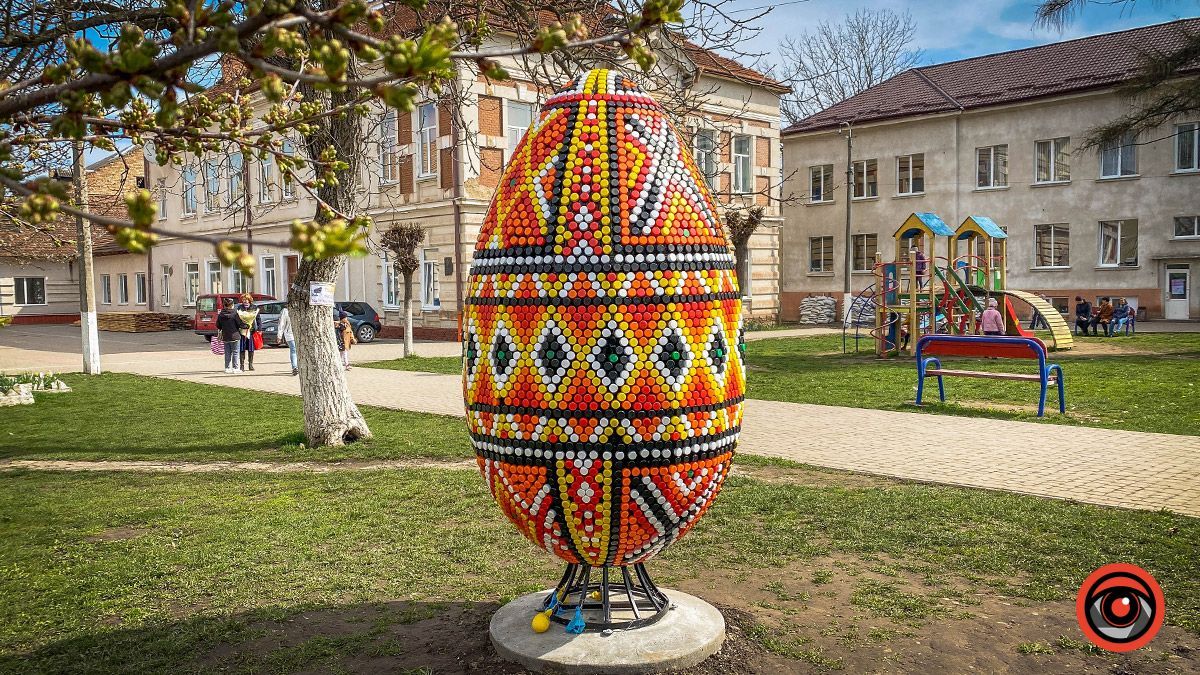 Скільки у Коломиї велетенських писанок? 2