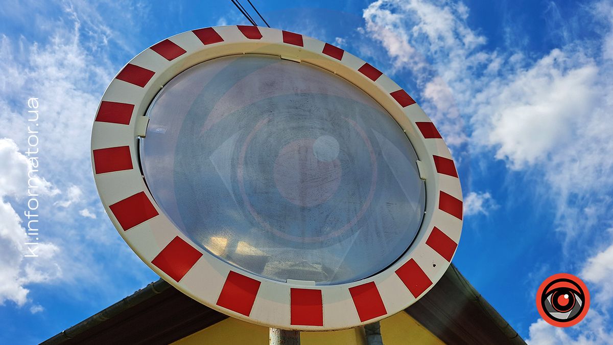 Дзеркало на небезпечному перехресті Верещинського-Старогончарна майже нічого не показує