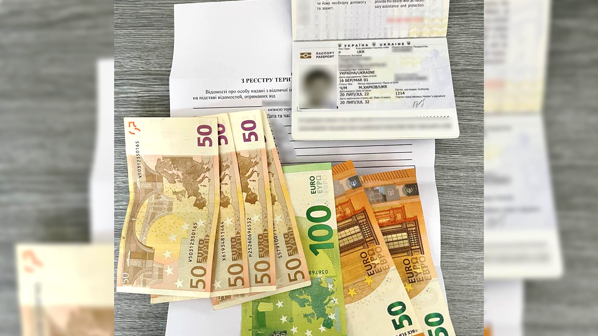 На кордоні з Румунією чоловік намагався дати хабар, аби приховати факт підроблення документів