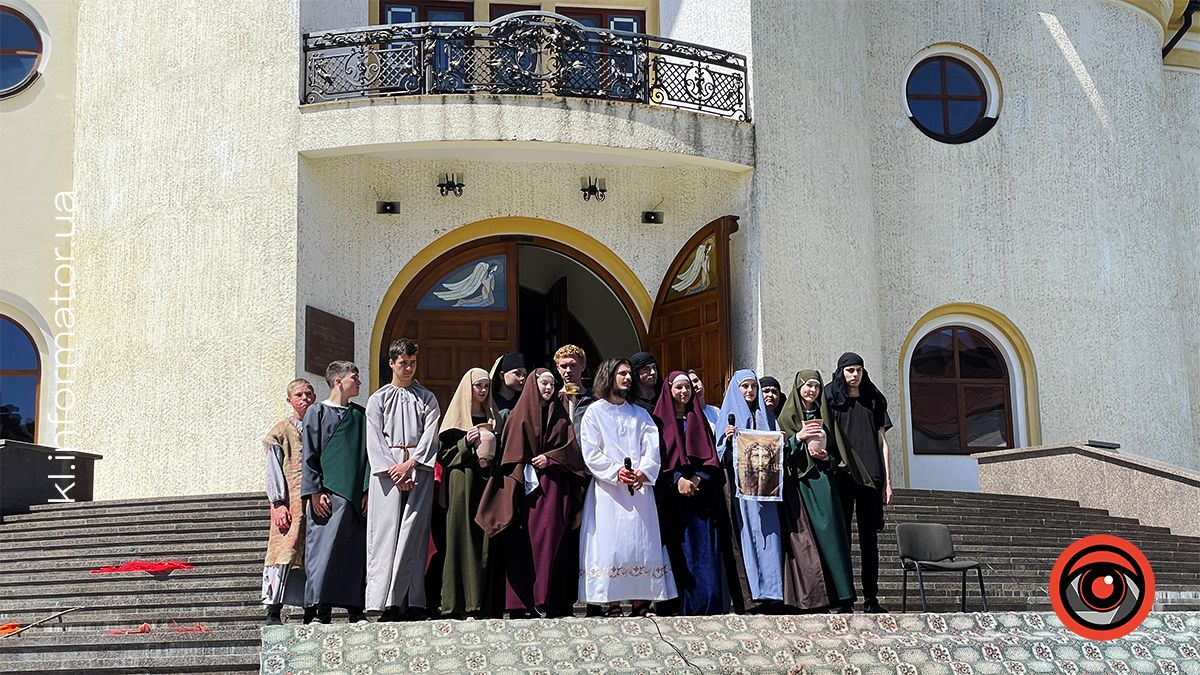 У Коломиї відбулася театралізована Хресна дорога. Фото 12