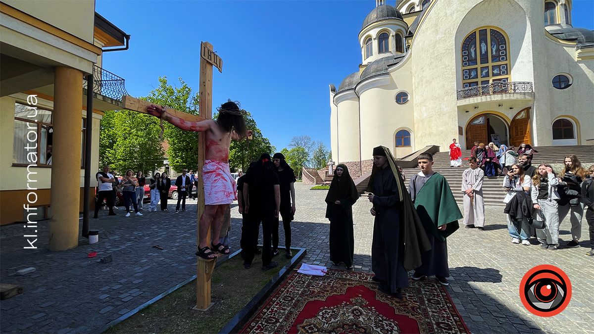 У Коломиї відбулася театралізована Хресна дорога. Фото 6