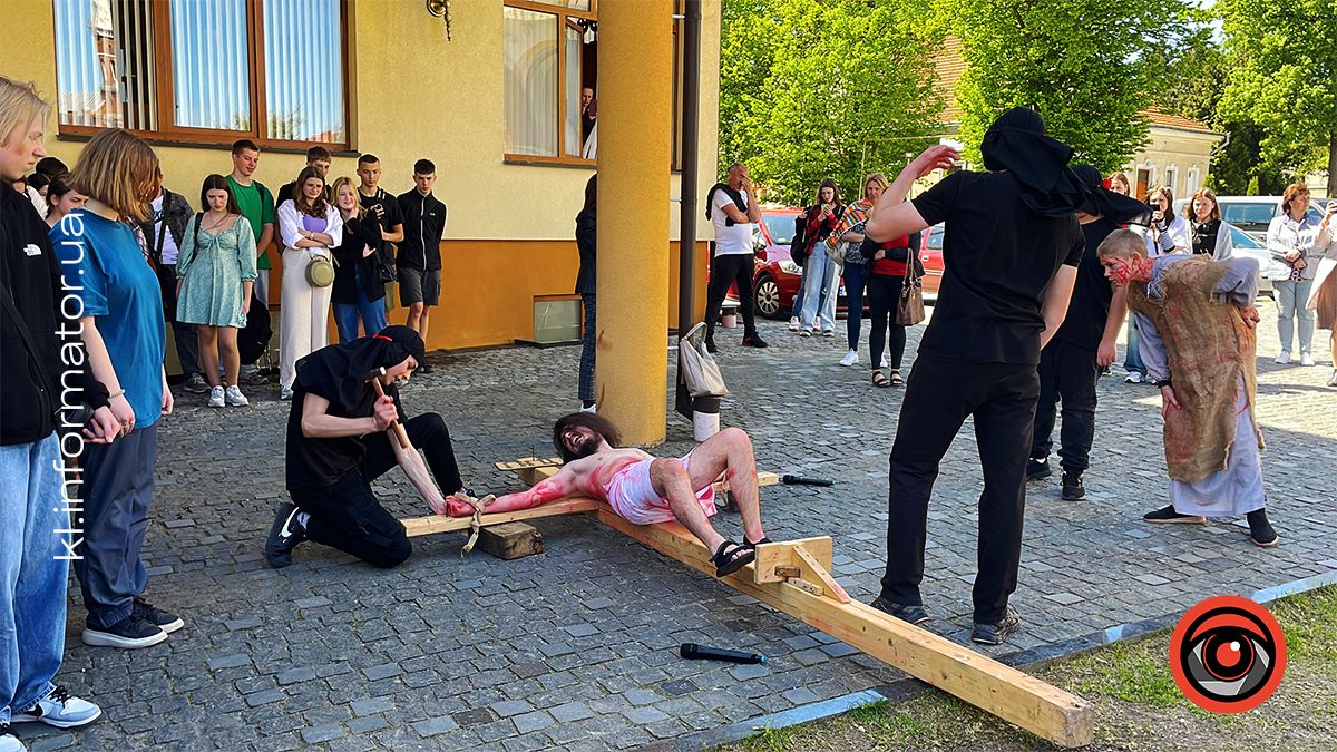 У Коломиї відбулася театралізована Хресна дорога. Фото 4