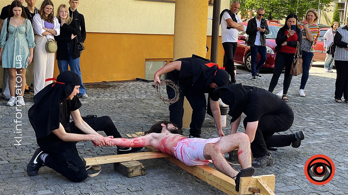 У Коломиї відбулася театралізована Хресна дорога. Фото 3