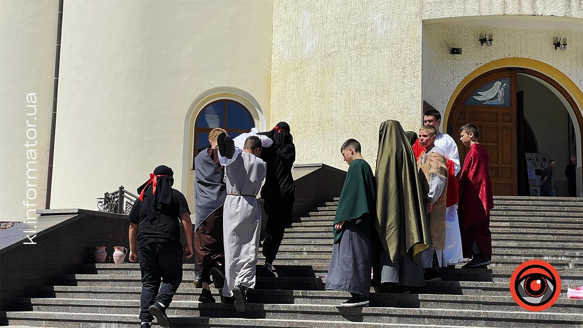 У Коломиї відбулася театралізована Хресна дорога. Фото 10