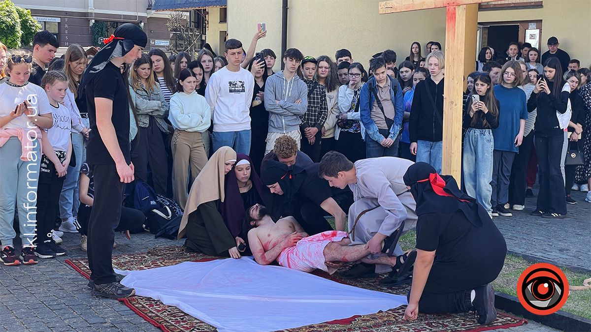 У Коломиї відбулася театралізована Хресна дорога. Фото 9