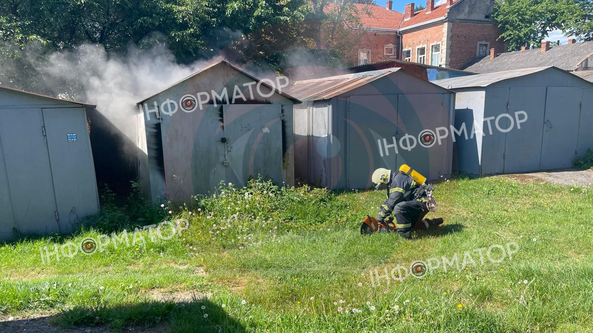 У Коломиї горів гараж 1