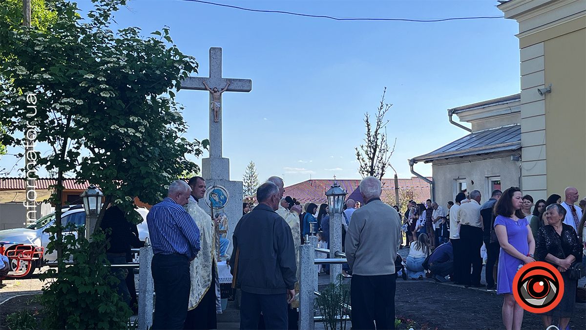 Як у Коломиї перші великодні кошики освячували | Фоторепортаж з подвірʼя храмів 3