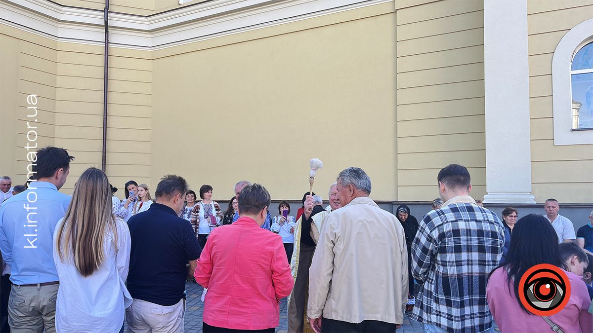 Як у Коломиї перші великодні кошики освячували | Фоторепортаж з подвірʼя храмів 5