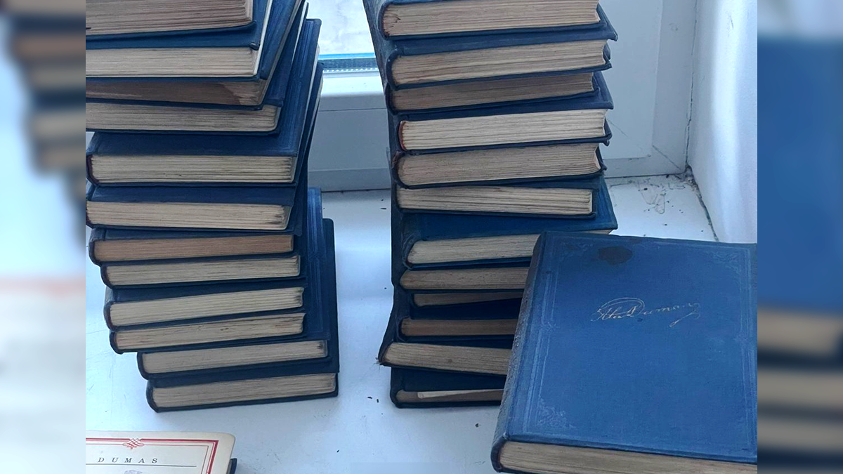 Чоловік намагався вивезти до Румунії 30 стародруків 2