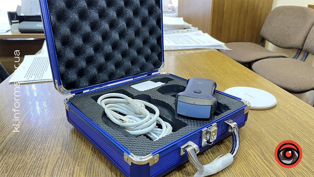 УЗД-сканер, завбільшки з пульт, передали Коломийській лікарні | ВІДЕО 2