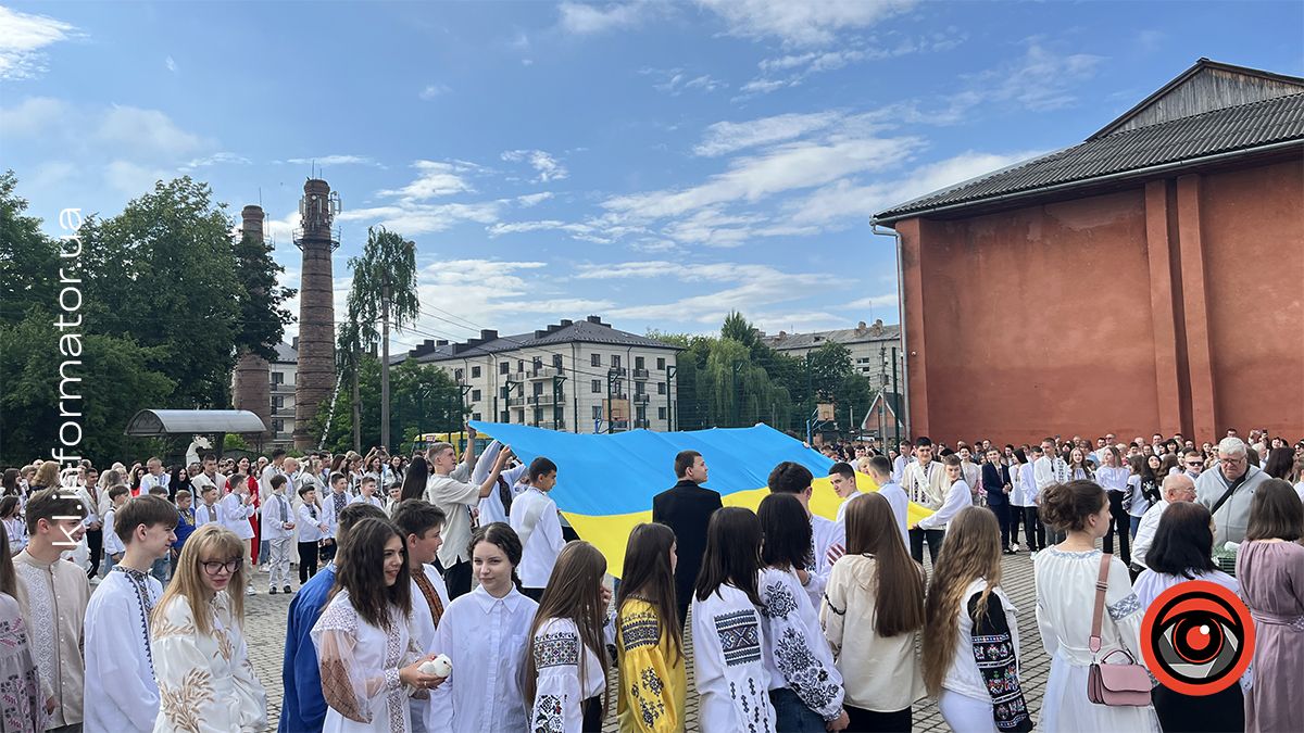 Як у Коломийському ліцеї №4 пройшло свято останнього дзвоника 8