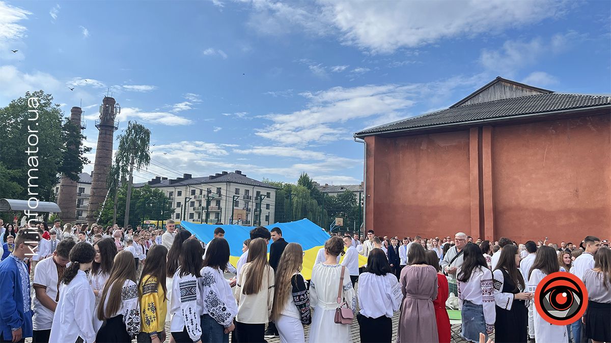 Як у Коломийському ліцеї №4 пройшло свято останнього дзвоника 7