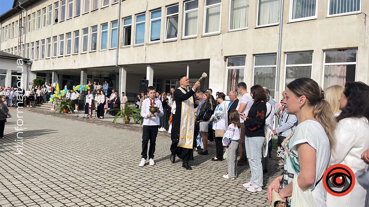 Як у Коломийському ліцеї №4 пройшло свято останнього дзвоника 6