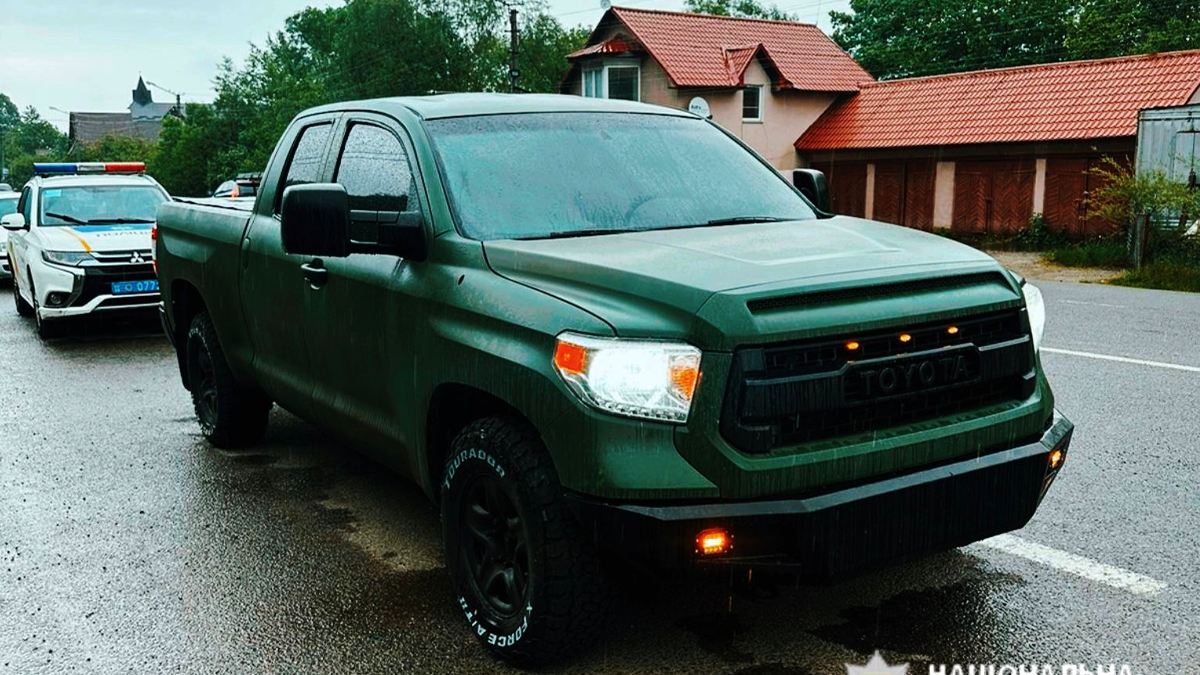 У Яремче поліція затримала чоловіка, який перевозив понад 2600 набоїв та зброю 1