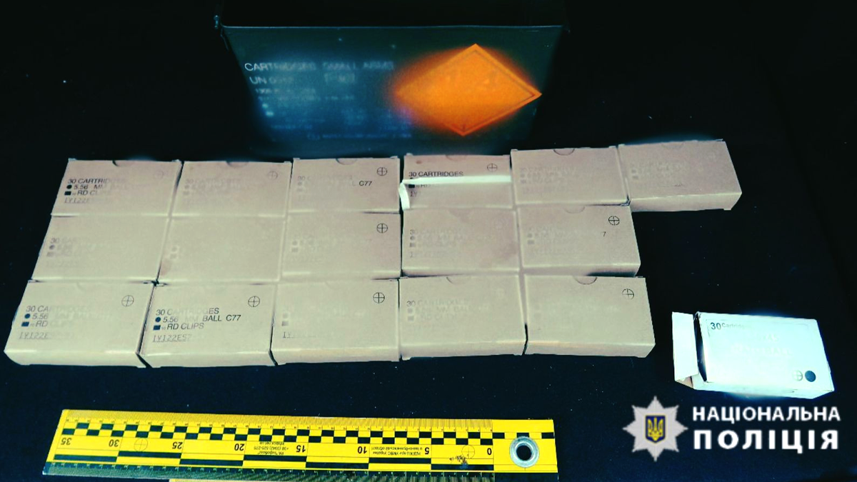 У Яремче поліція затримала чоловіка, який перевозив понад 2600 набоїв та зброю 3
