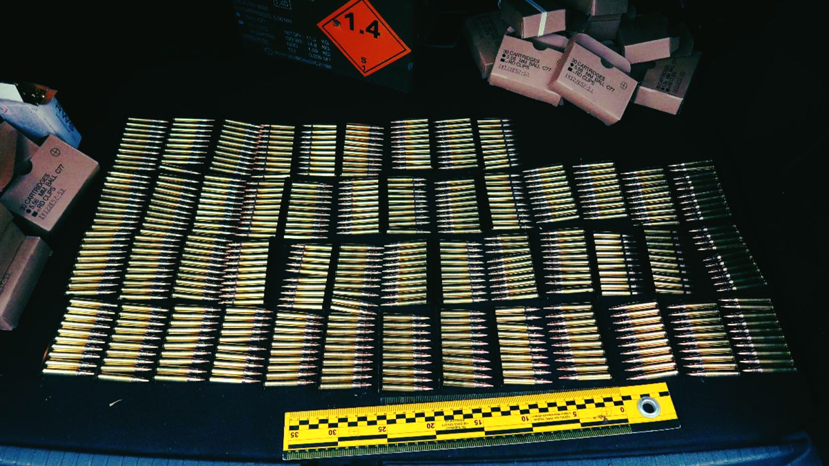 У Яремче поліція затримала чоловіка, який перевозив понад 2600 набоїв та зброю 2