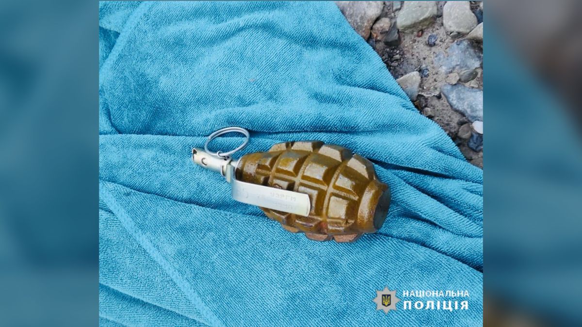Молотком трощив готель, погрожував гранатою: деталі затримання неадекватного чоловіка у Коломиї 3