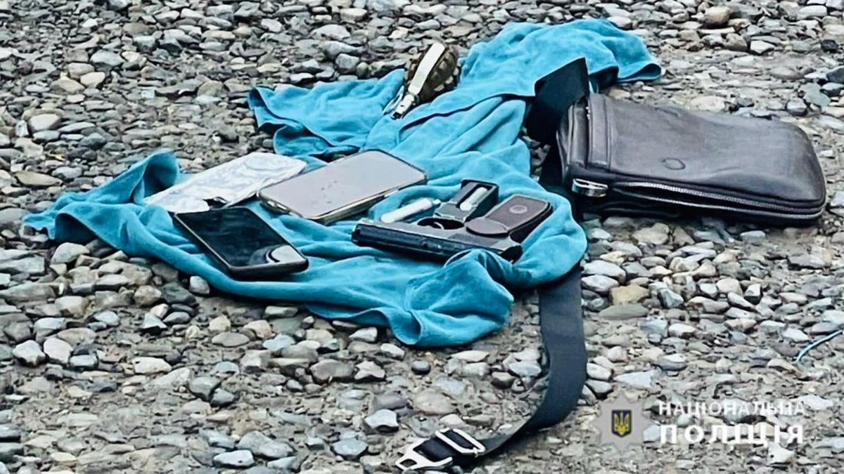 Молотком трощив готель, погрожував гранатою: деталі затримання неадекватного чоловіка у Коломиї 4