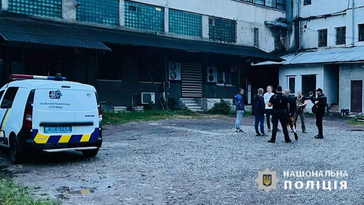 Молотком трощив готель, погрожував гранатою: деталі затримання неадекватного чоловіка у Коломиї 1