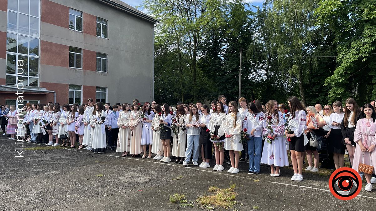 На канікули: останній дзвінок пролунав у Коломийському ліцеї №2 1
