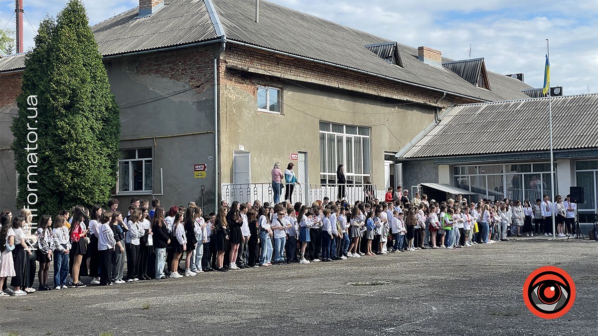 На канікули: останній дзвінок пролунав у Коломийському ліцеї №2 9