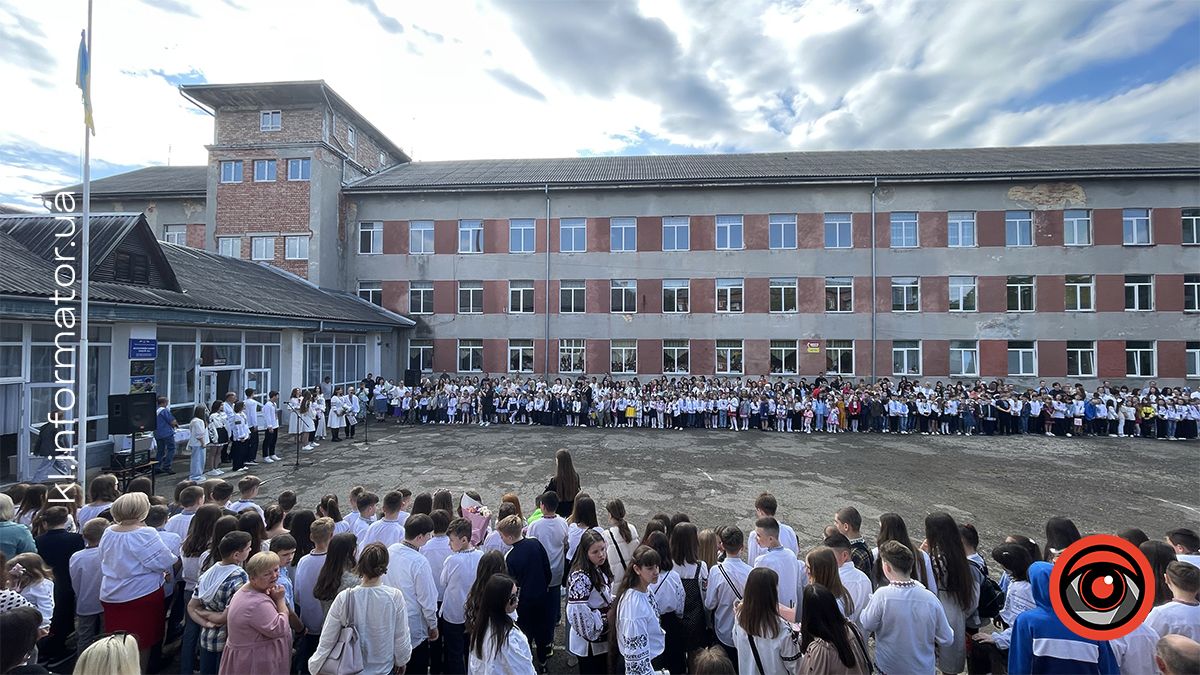 На канікули: останній дзвінок пролунав у Коломийському ліцеї №2 11