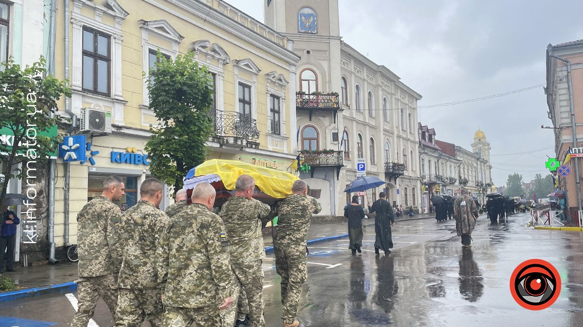 У Коломиї назавжди попрощалися з захисником Ігорем Стахівим 8