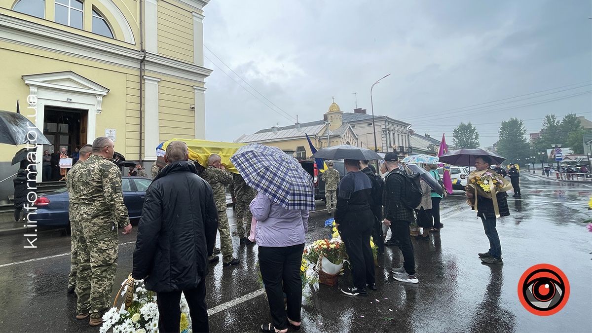 У Коломиї назавжди попрощалися з захисником Ігорем Стахівим 9