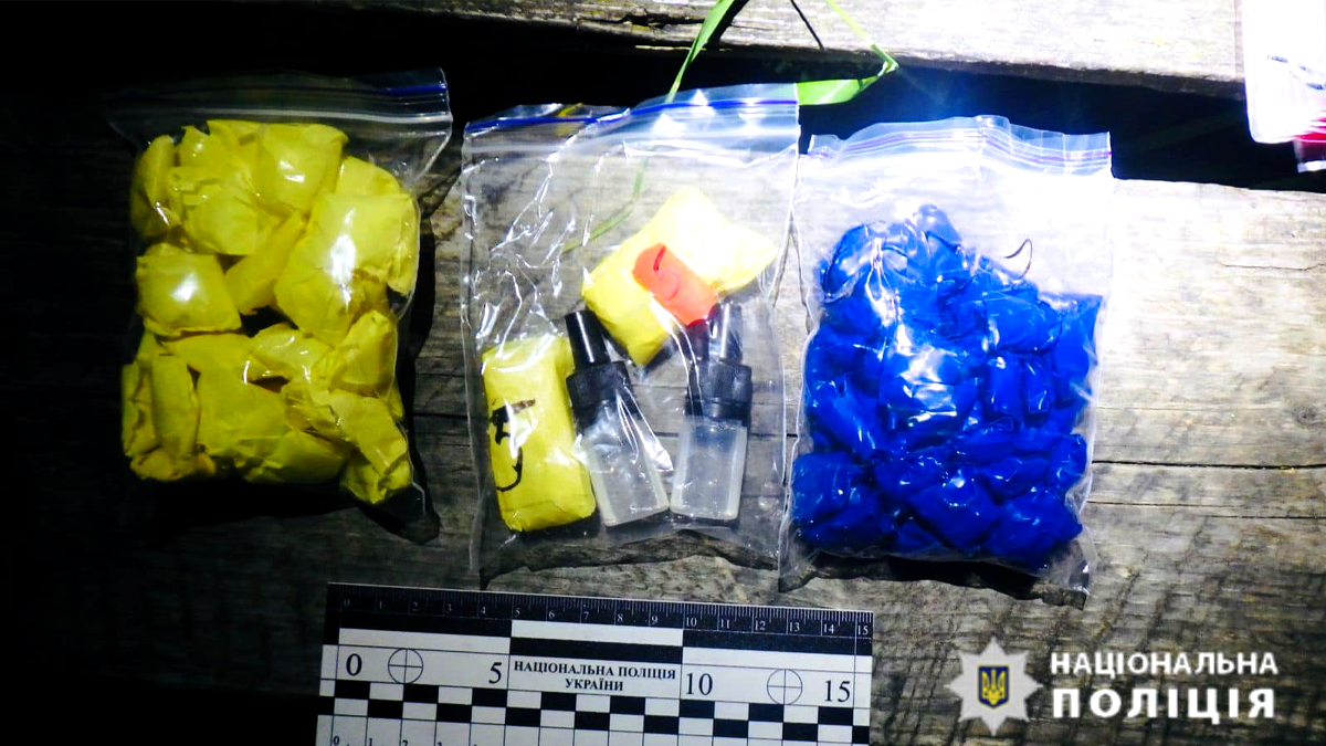 Поліція затримала двох франківців, які розповсюджували наркотики 4