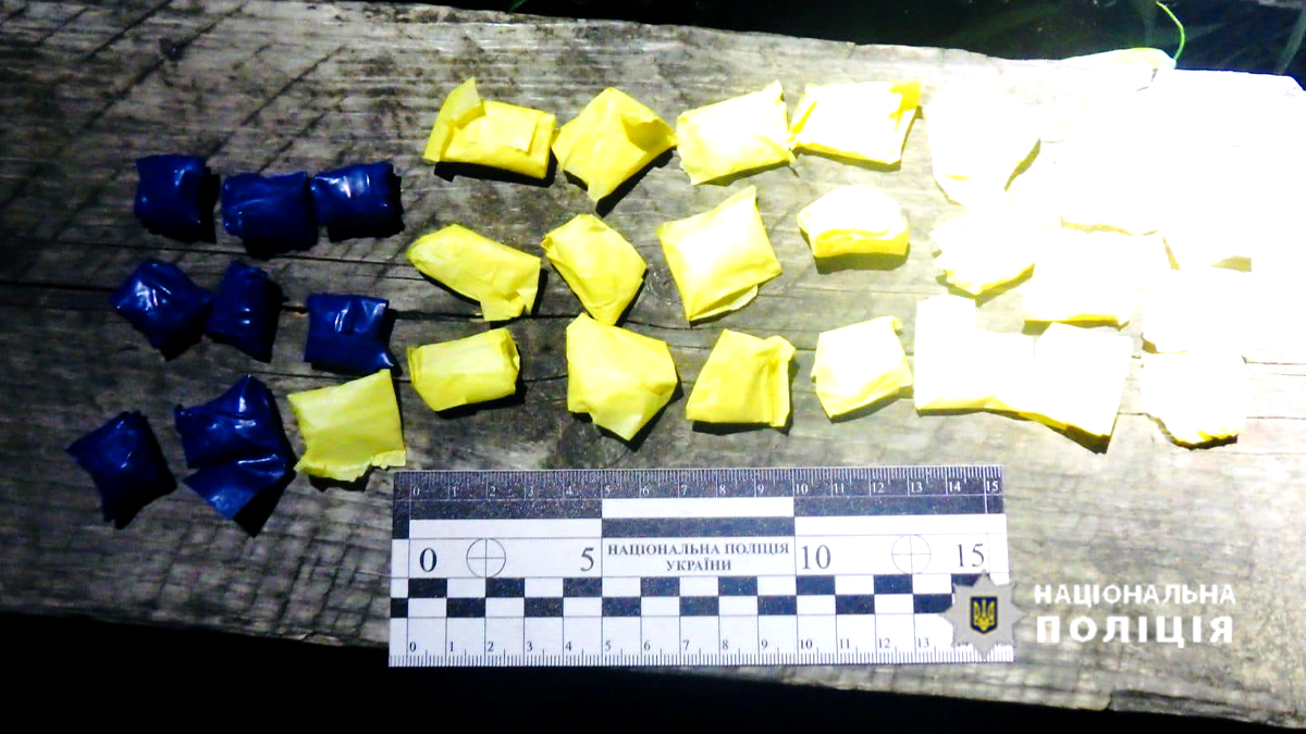 Поліція затримала двох франківців, які розповсюджували наркотики 1