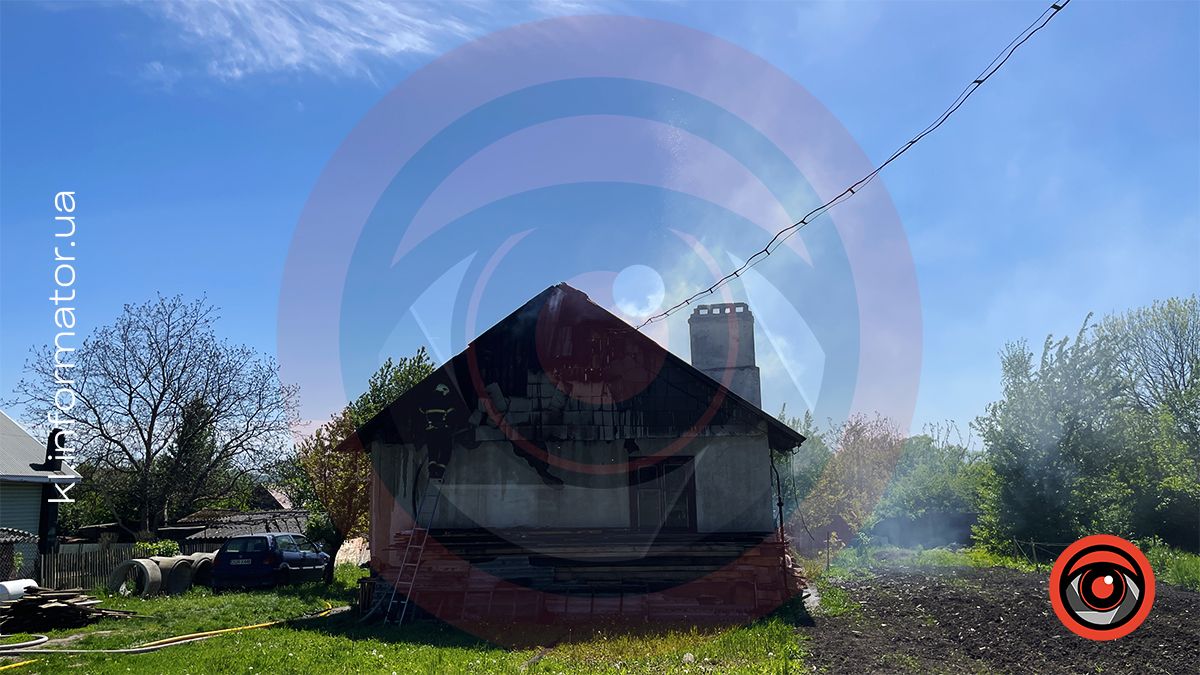 1 травня пообіді у селі Корнич під Коломиєю палав житловий будинок, майно вдалося врятувати тільки частково 2