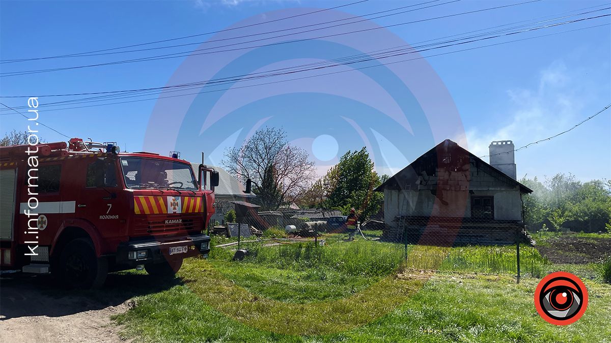 1 травня пообіді у селі Корнич під Коломиєю палав житловий будинок, майно вдалося врятувати тільки частково 5