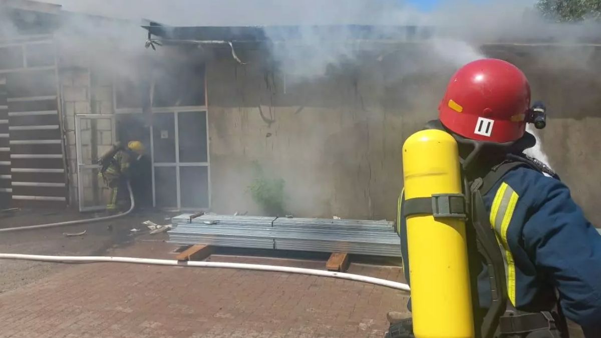 У Надвірній горіло складське приміщення