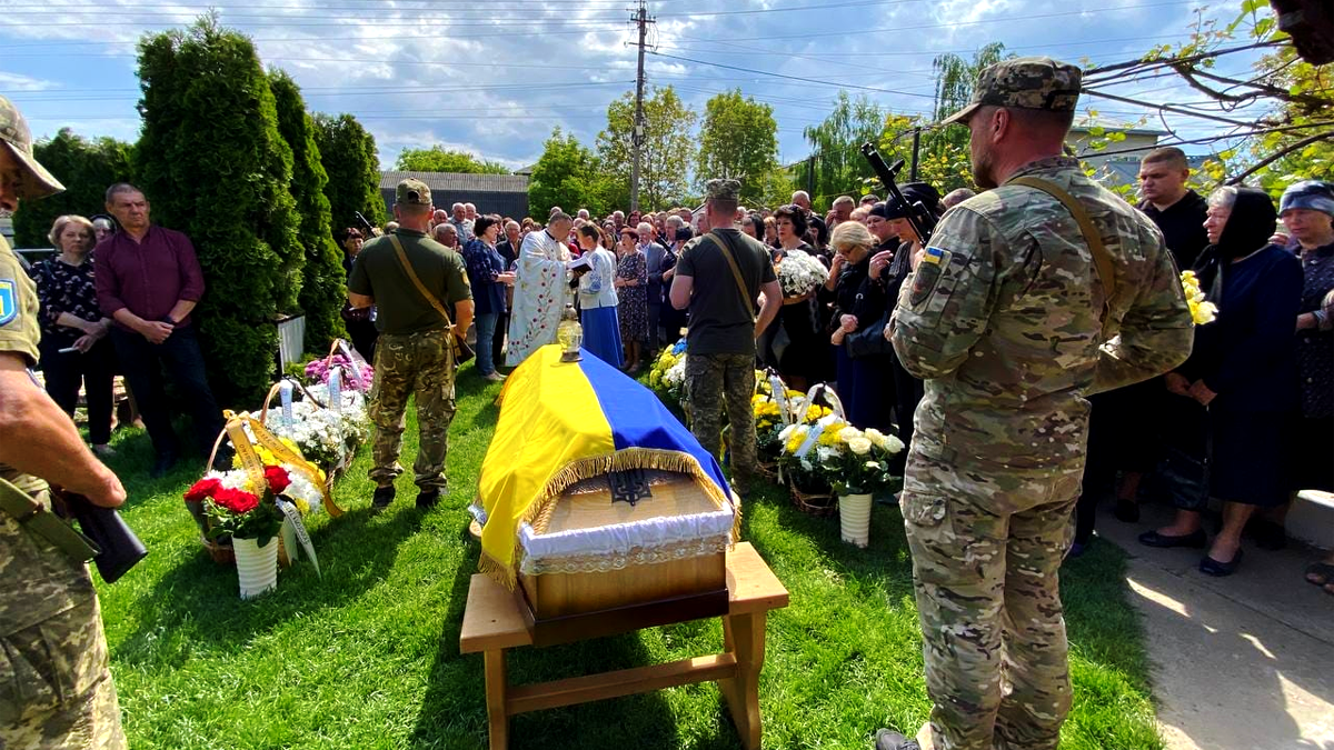 На Городенківщині в останню дорогу провели захисника Михайла Бойчука 2