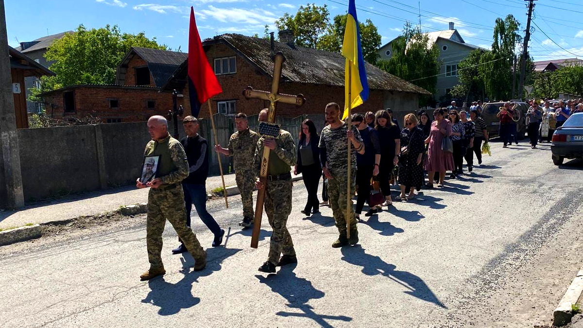 На Городенківщині в останню дорогу провели захисника Михайла Бойчука 3