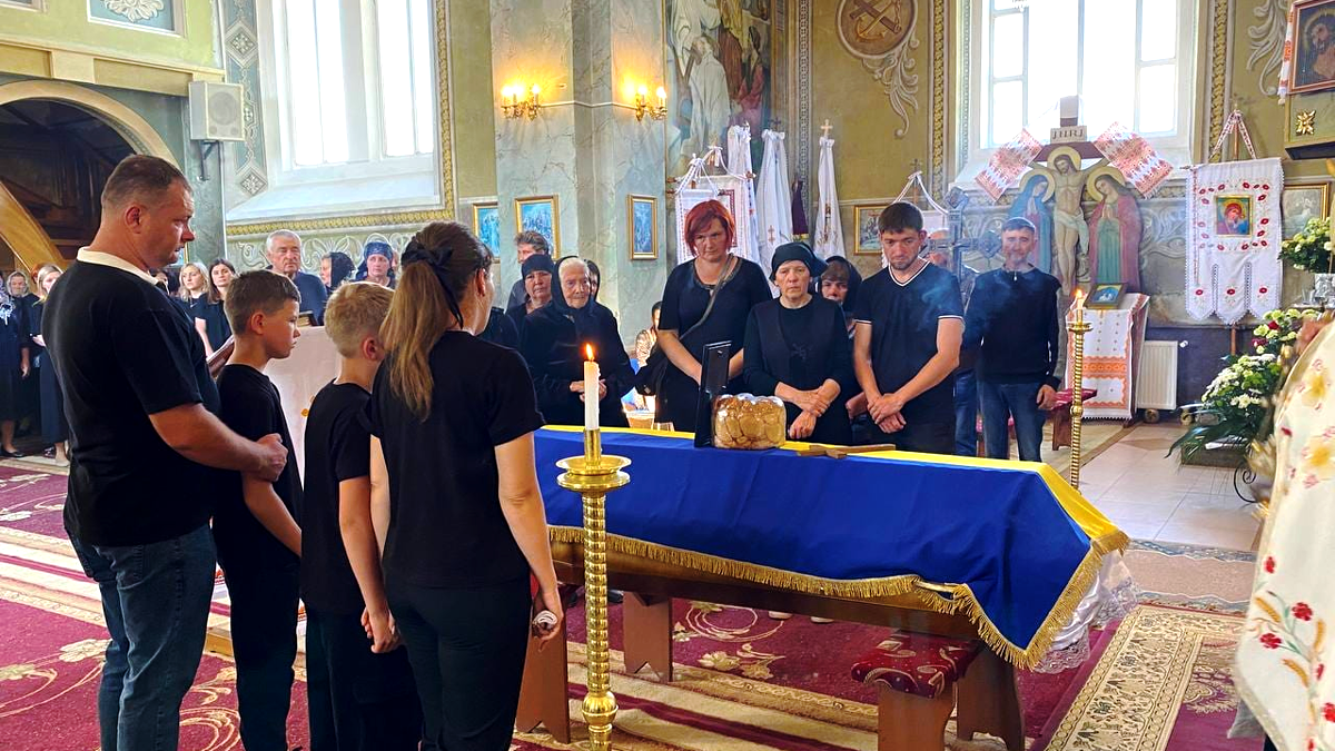 На Городенківщині в останню дорогу провели захисника Михайла Бойчука 5