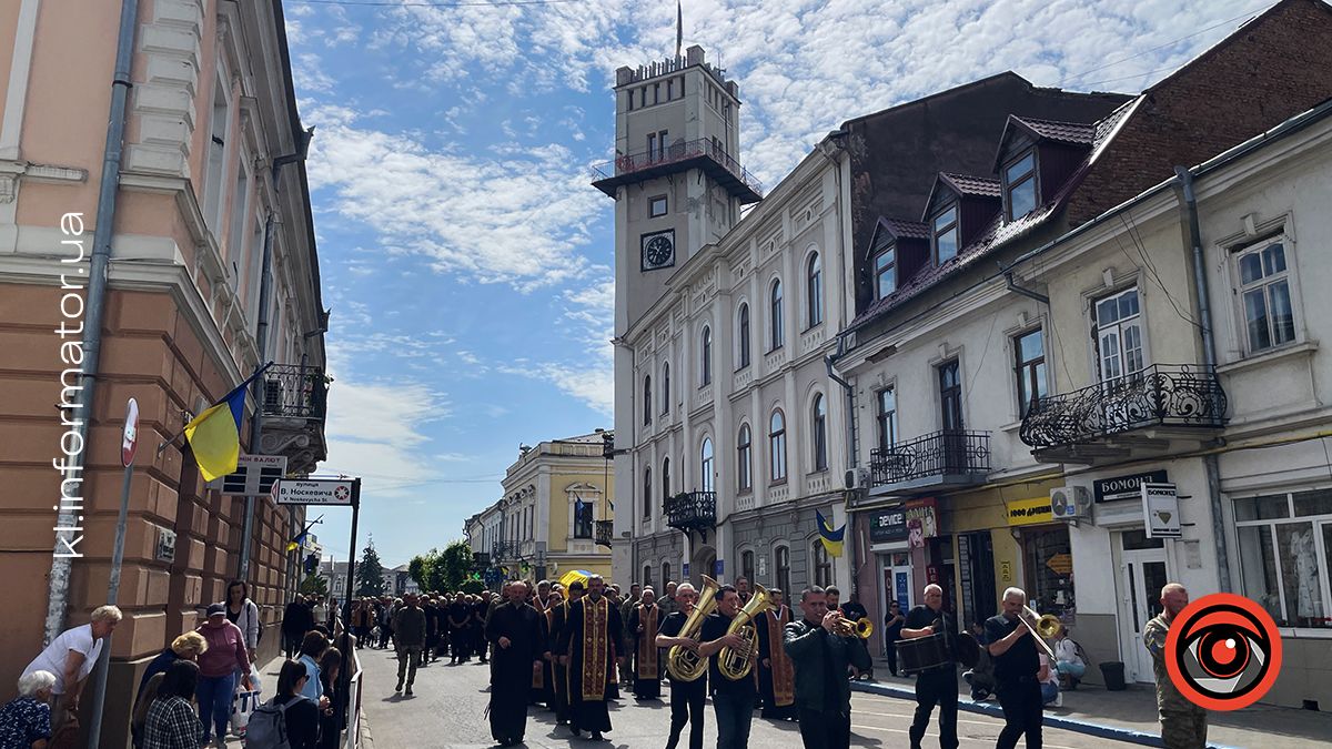 У Коломиї на вічний спочинок провели Героя Сергія Костюка 11
