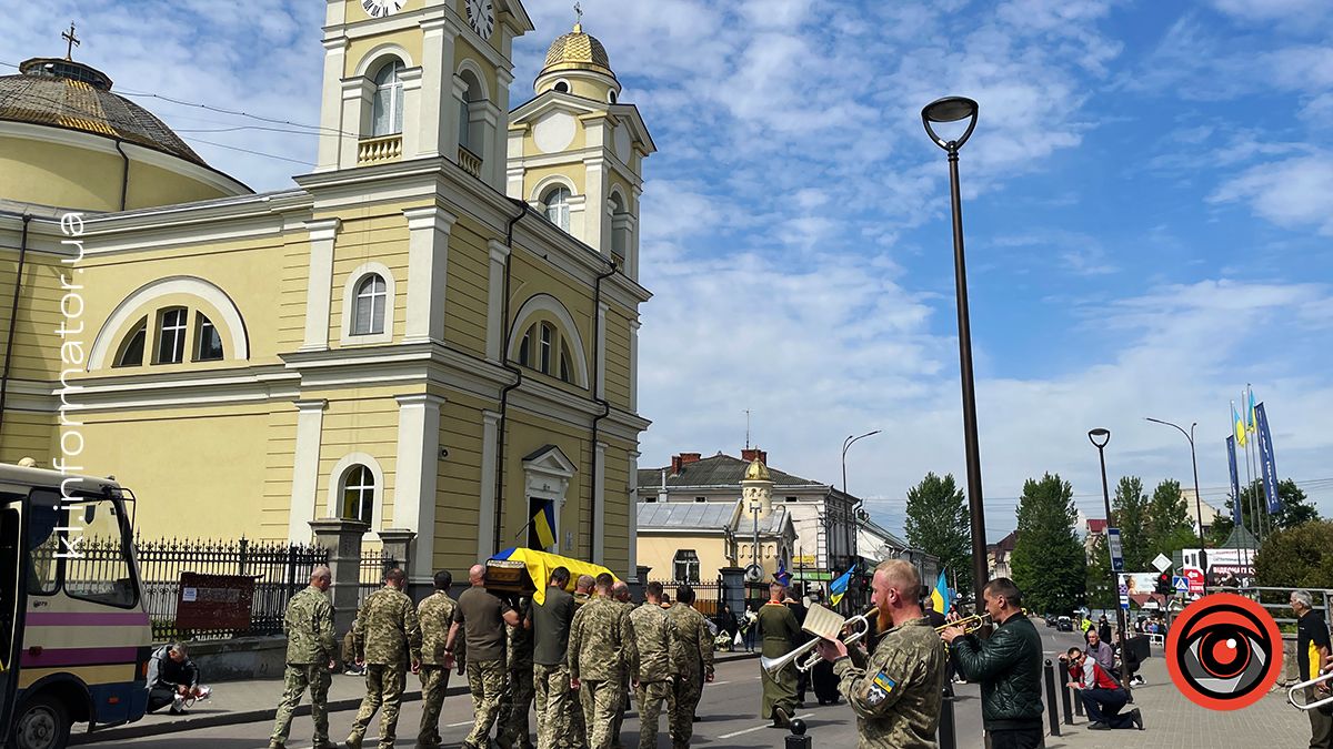 У Коломиї на вічний спочинок провели Героя Сергія Костюка 13