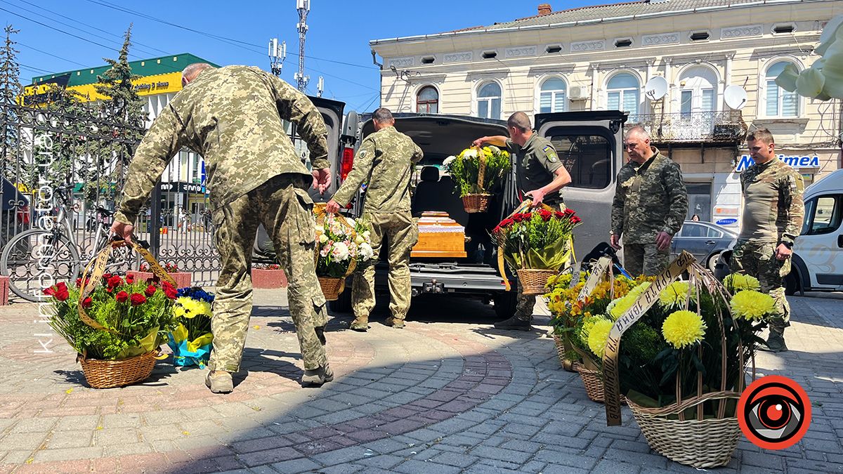 Коломияни провели в останню дорогу воїна Миколу Гурського 6