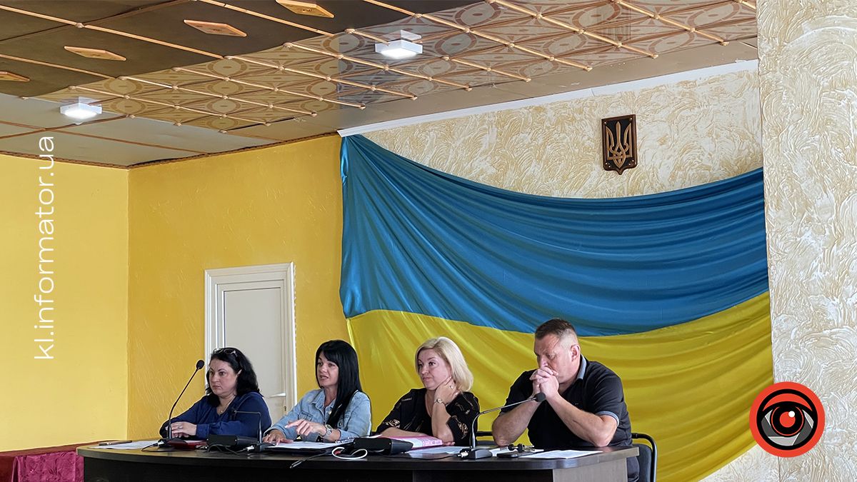 Закриття шкіл у Матеївецькій ТГ: про що говорили батьки, вчителі та керівництво громади на зустрічі 2