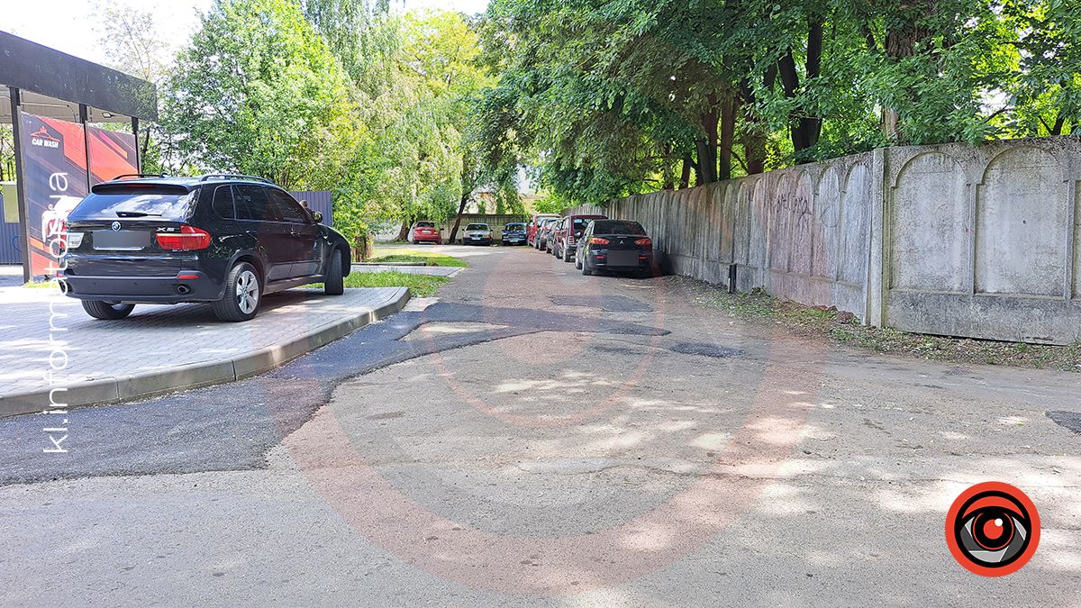 На вулиці Богуна у Коломиї заасфальтували давні ями 4
