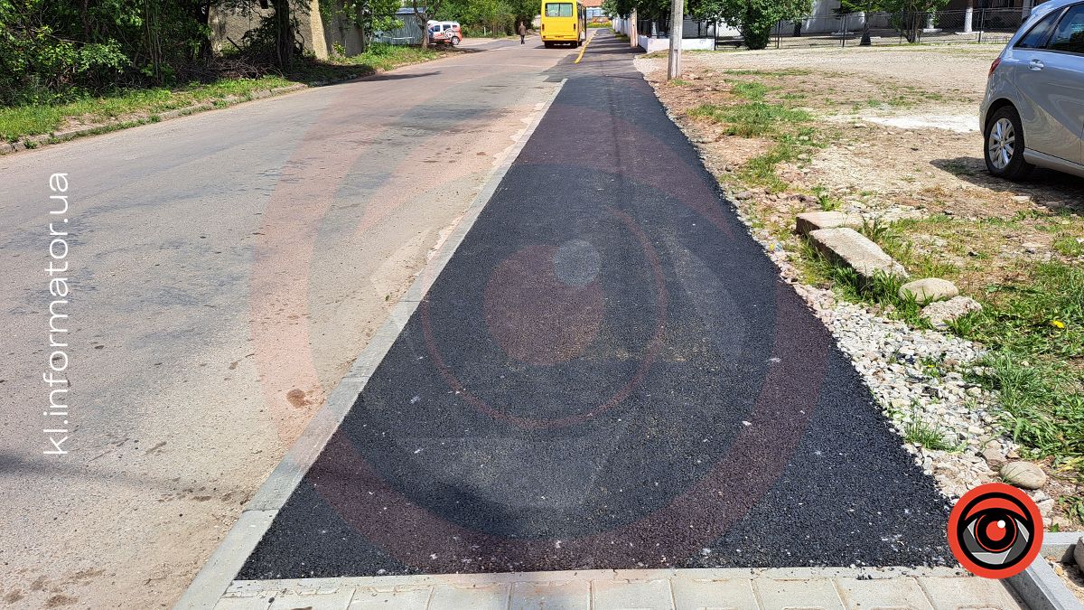 На вулиці Богуна у Коломиї заасфальтували давні ями 8