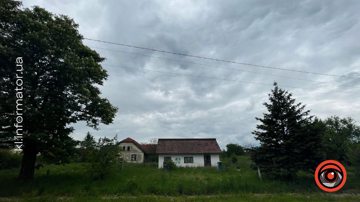 Ехо перебудови: як у Коломиї виглядає покинута АЗС 7