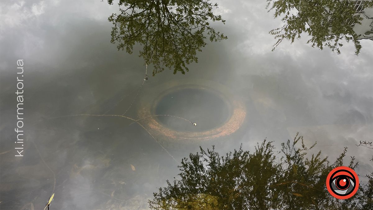 Димедрол, бляшанки й пакети: як нині виглядає озеро в мікрорайоні Січових-Стрільців та Петлюри 13