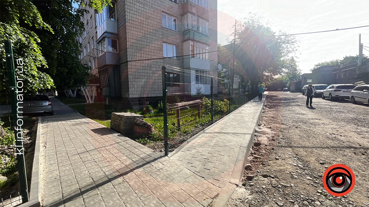 У Коломиї забрукували ще одну ділянку тротуару за понад 170 тисяч гривень 3